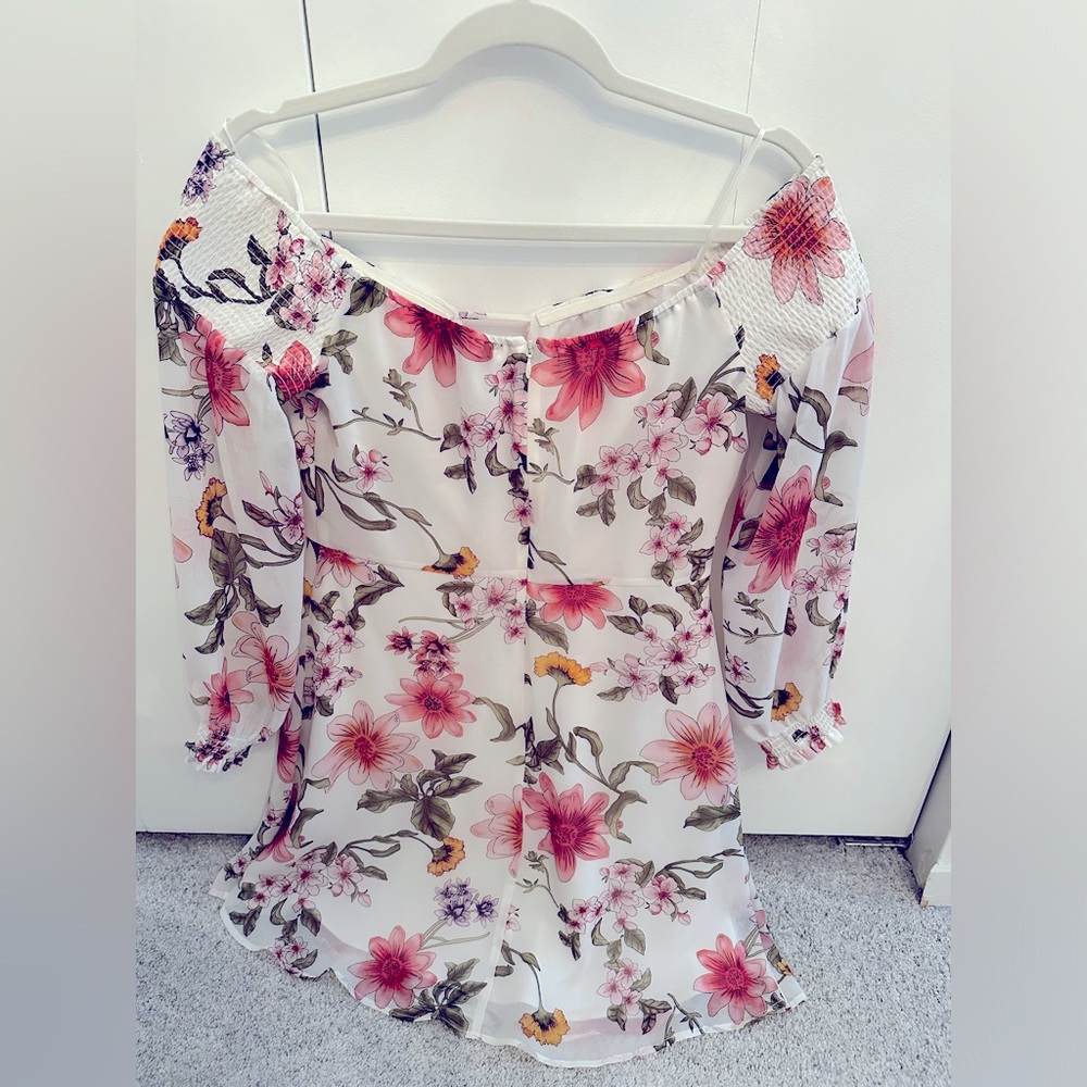 Beautiful off the shoulder Guess summer floral dress